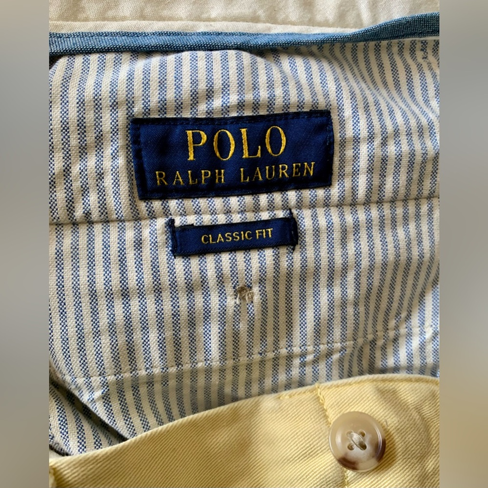 Polo Ralph Lauren Classic Fit size 34
Flat fronts chinos yellow